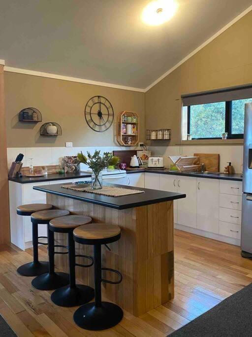 Great Lakes Wilderness Three Bedroom Home Miena Экстерьер фото